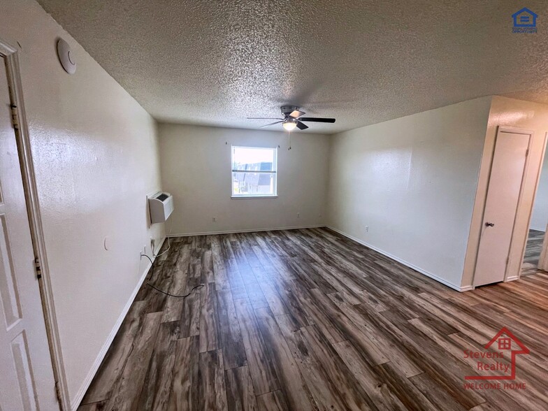 Building Photo - 2111 NW Lindy Ave