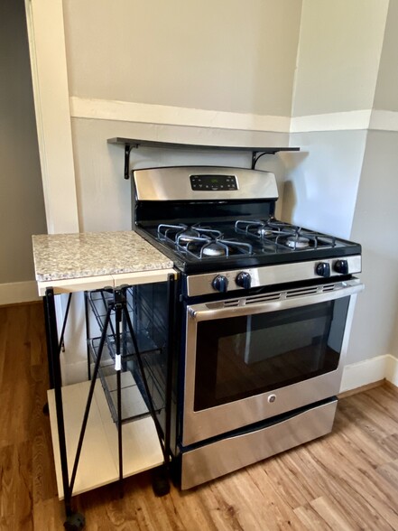 Oven and Granite chopping board - 812 Branard St