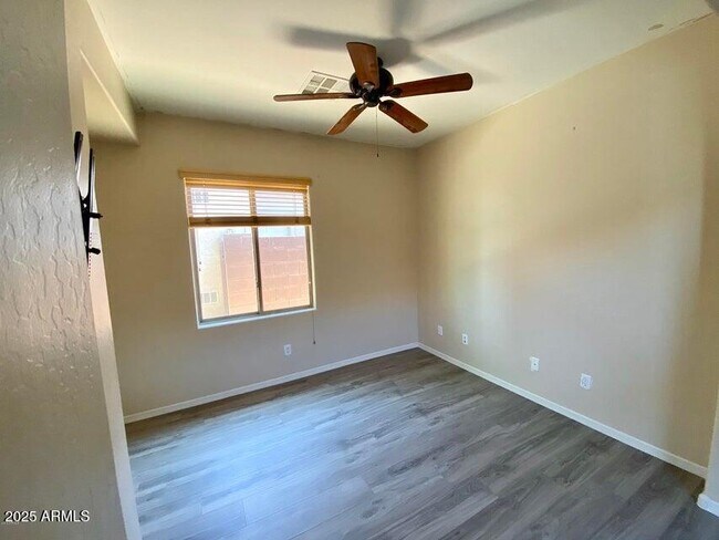 Building Photo - 2127 W Maya Way