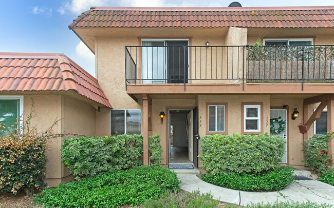 Building Photo - Great 2 BD Home in the Lake Park Terrace C...