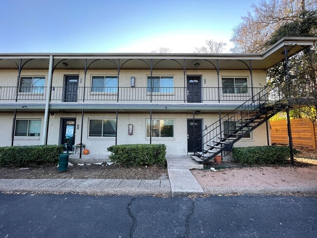 Building Photo - 2 bed room unit with Downtown Austin views!