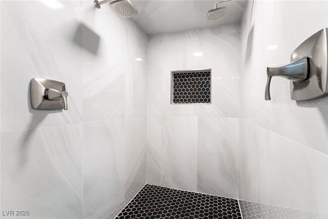 Building Photo - 968 Pinehurst Dr