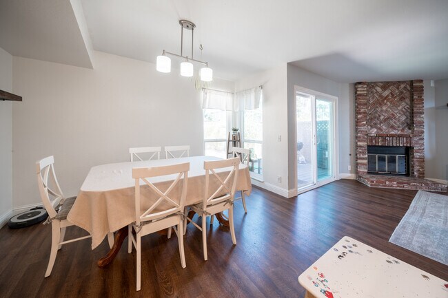 Building Photo - 1808 Cottonwood Ave