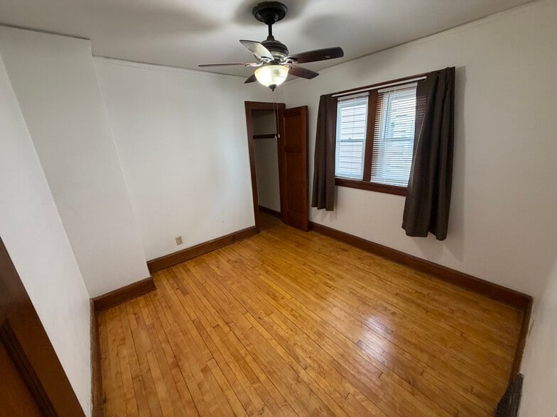 Br 2 - 2176 S 64th St