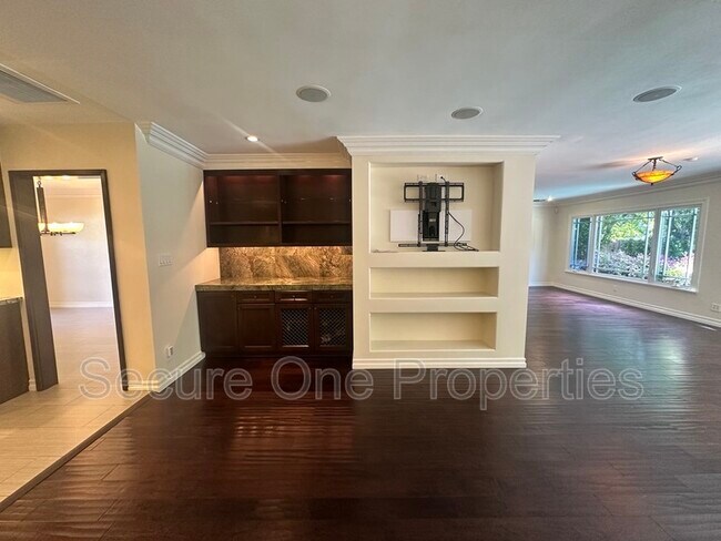 Building Photo - 23338 Los Encinos Way
