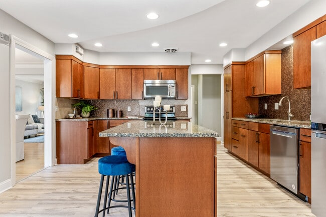 Building Photo - 221 Brighton Way