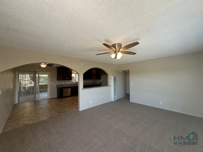 Building Photo - Homes Management - 2 Bed, 2 Bath Triplex i...