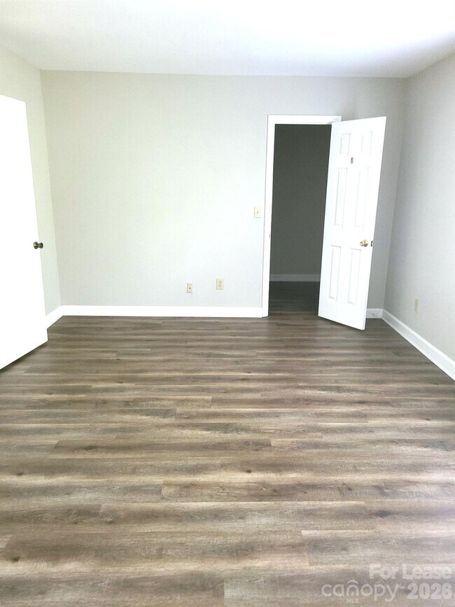 Building Photo - 2141 Selwyn Ave