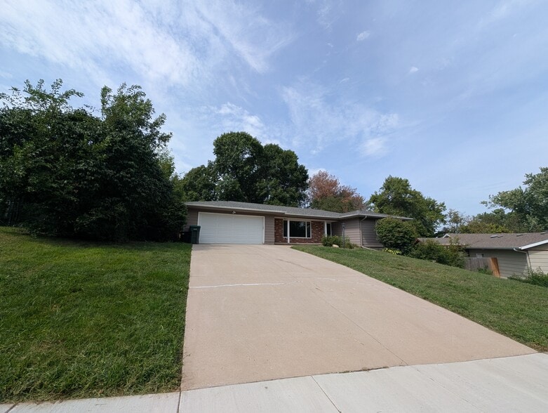 Building Photo - 4005 S Glenview Rd