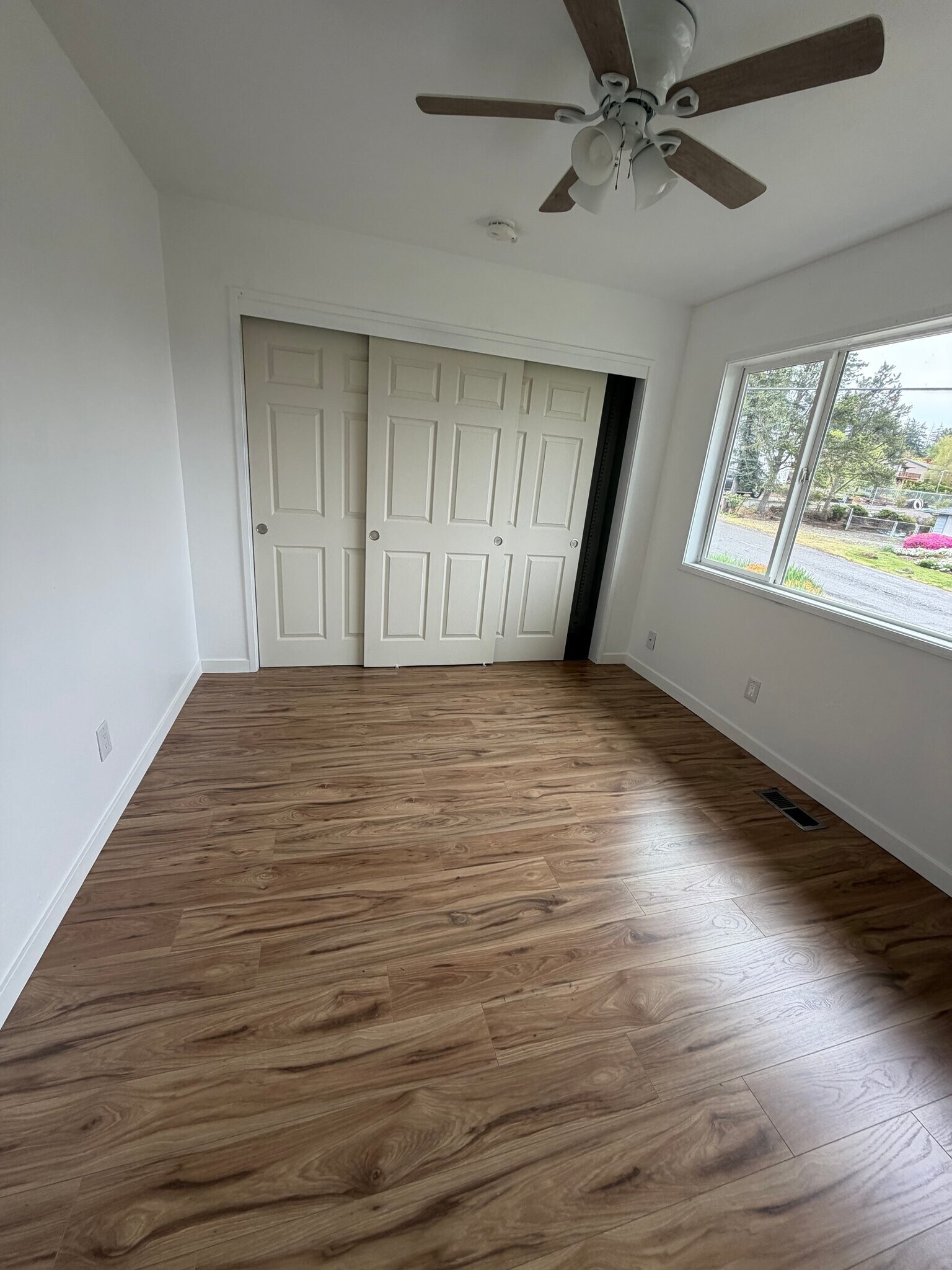 Building Photo - 11835 SE Valley View Terrace
