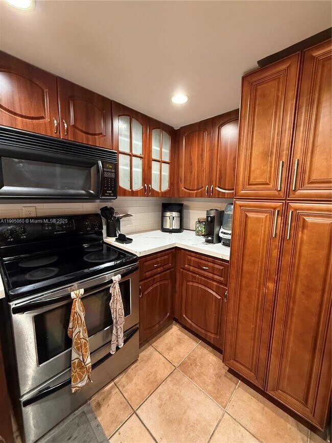 Building Photo - 540 Brickell Key Dr