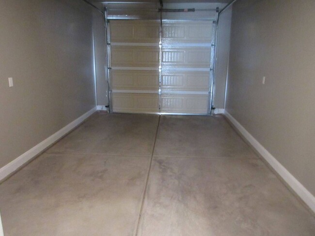Building Photo - Town home living in the heart of Cedar City!