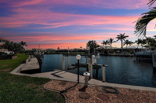 Building Photo - 2436 Deborah Dr