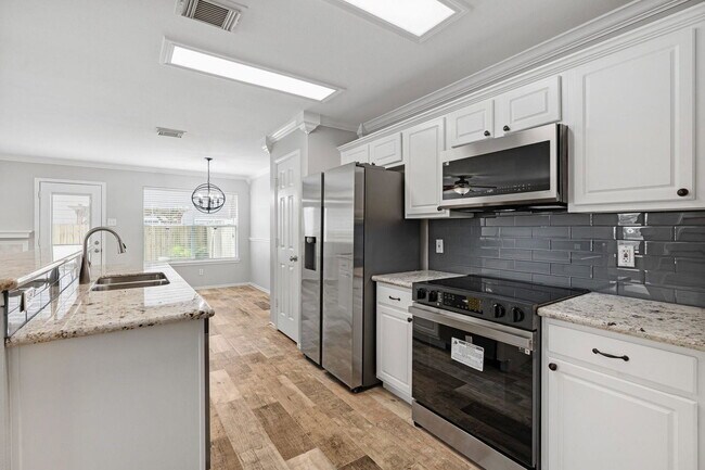 Building Photo - 62 Marble Rock Pl