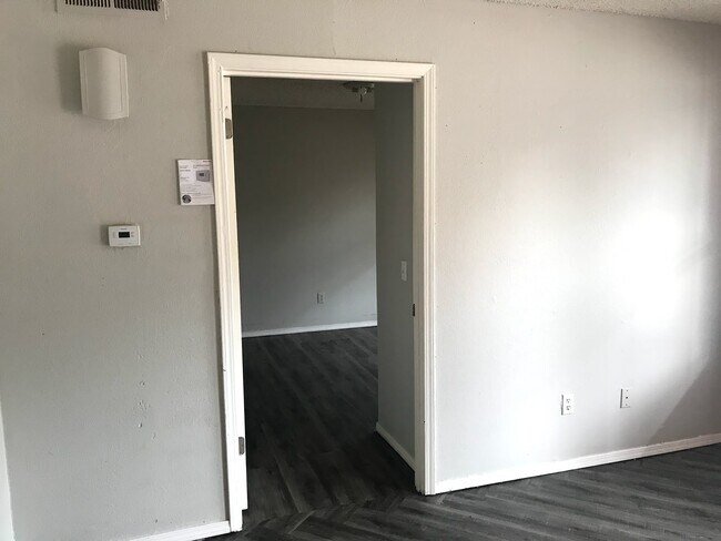 Building Photo - 3511 N Nesbitt Ave