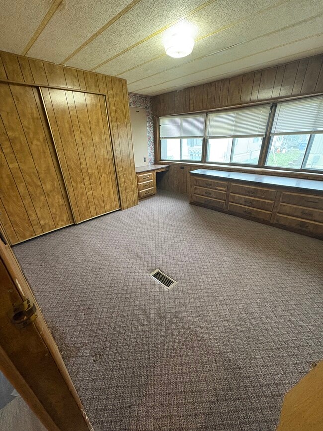 Building Photo - 304 S Adams St