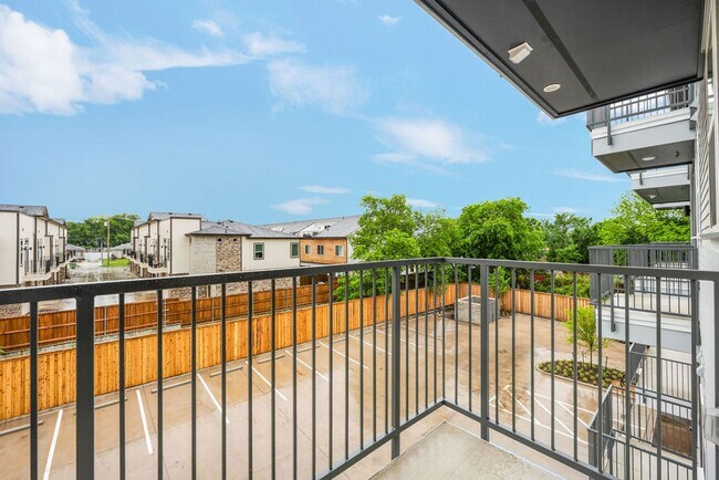 Interior Photo - Correo Place