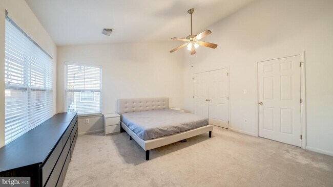 Building Photo - 43520 Laidlow St