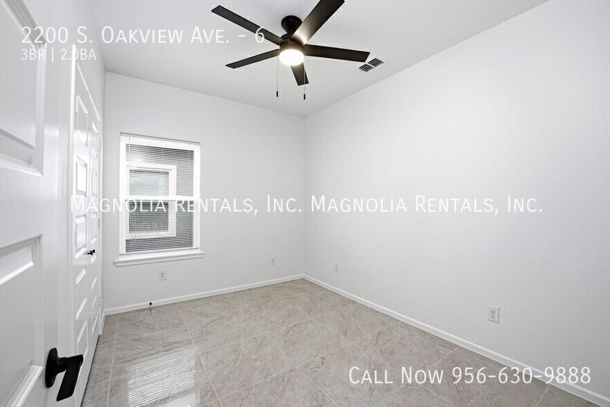 Building Photo - 2200 S Oakview Dr