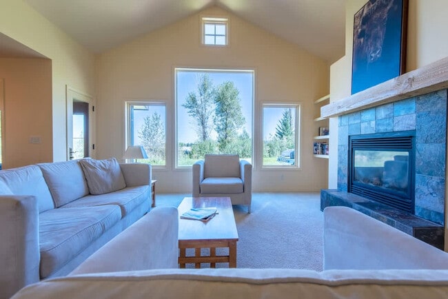 Building Photo - 1971 Creek Resort Cir