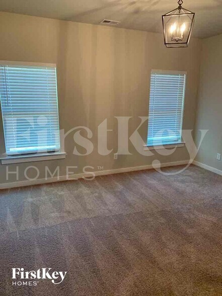 Building Photo - 305 Avalon Wy