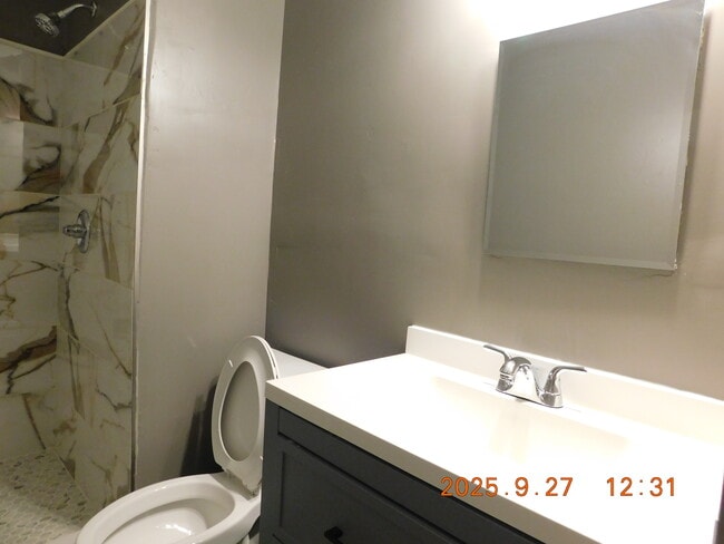 Master bath - 8 Druid Pl