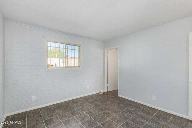 Building Photo - 2226 W Heatherbrae Dr