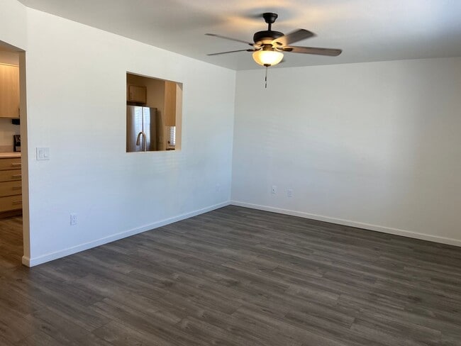 Building Photo - 6000 N Rockland Dr