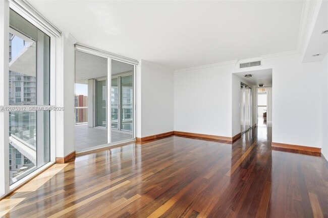 Building Photo - 16500 Collins Ave