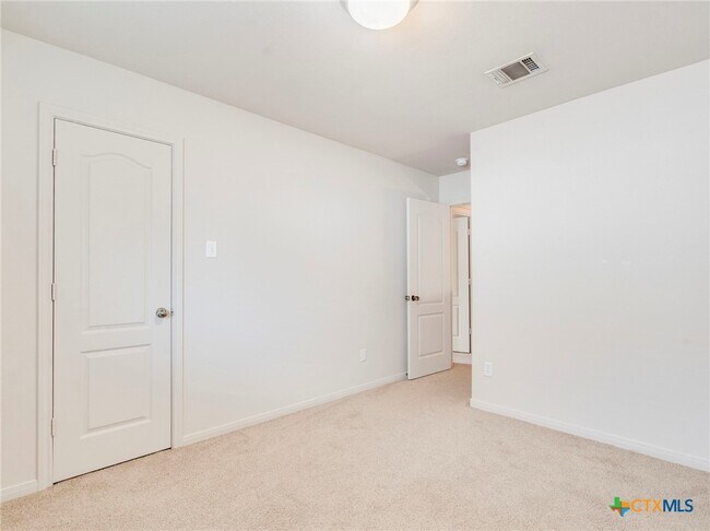 Building Photo - 209 Buckingham Dr