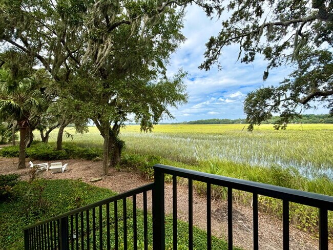 Building Photo - 3 Bedroom Townhouse W/ Sunset Water Views!