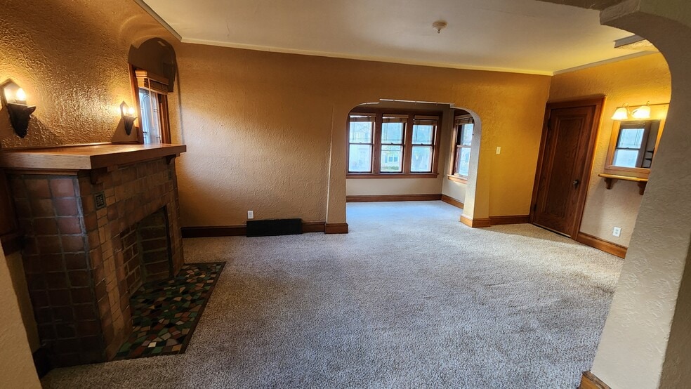 Building Photo - 3250 N 50th St