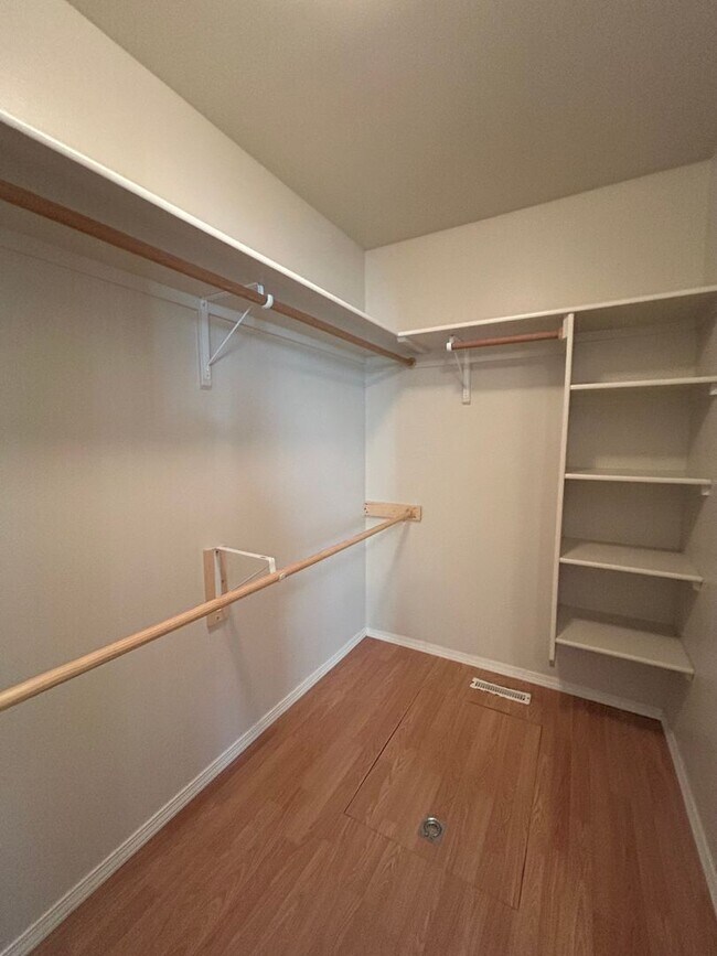 Building Photo - 115 Cassidy Dr E