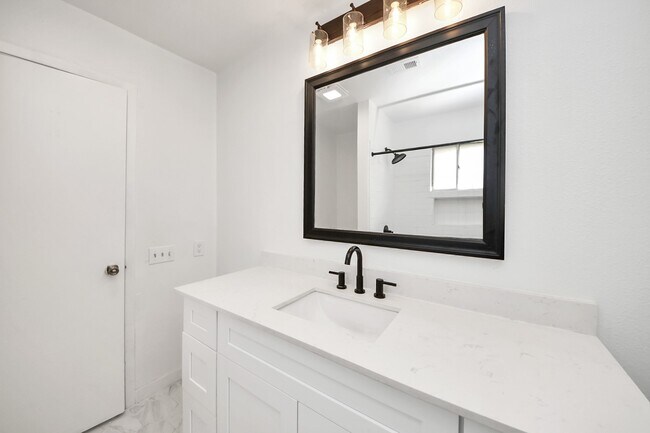 Building Photo - 4519 Reynaldo Dr