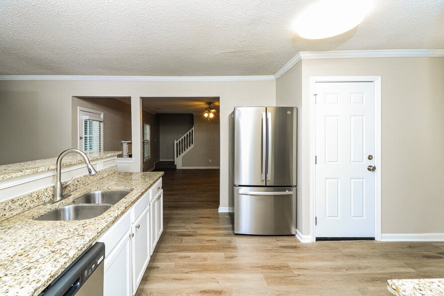 Building Photo - 4631 Glider Cir