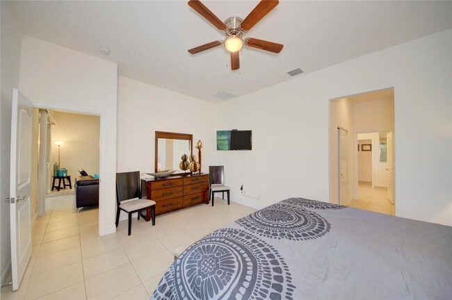 Building Photo - 495 NE Abaca Way