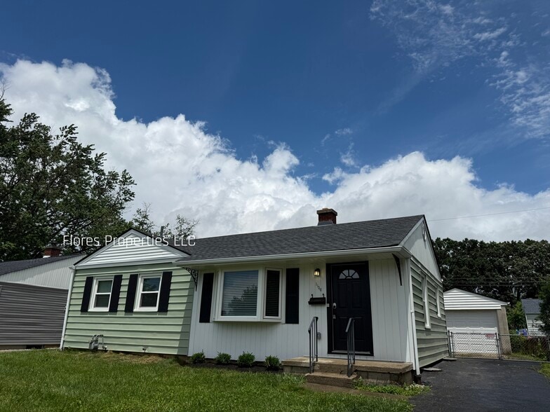 Building Photo - 1136 Pauline Ave