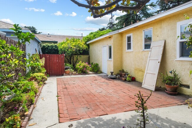 Building Photo - 4105 Irving Pl