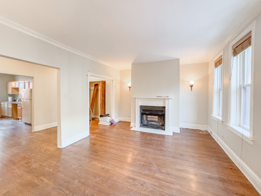 Building Photo - 1337 W Lunt Ave