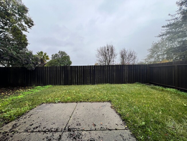 Building Photo - 1160/1162 Lisa Court