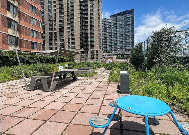 Building Photo - 4-74-74 48th Ave