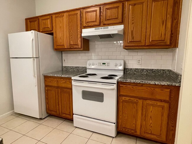 Building Photo - Shelby TWP 2-BR, 2-BA with Attached Garage, Lower Unit, Immediate Occupancy