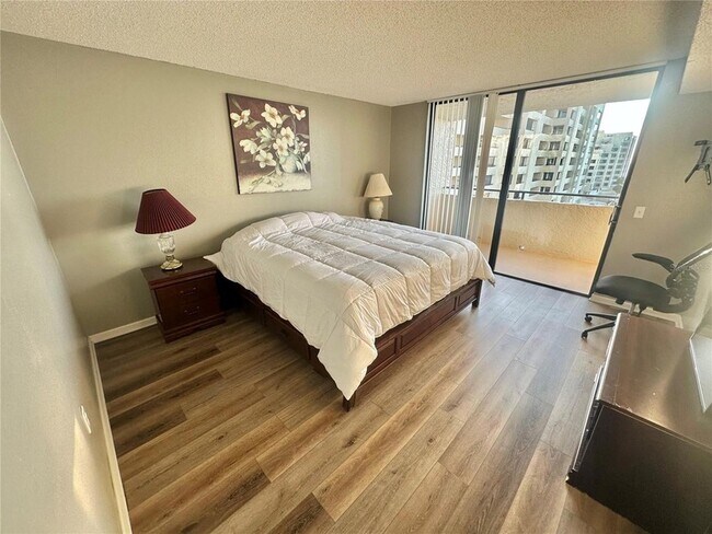 Building Photo - 6035 Sea Ranch Dr