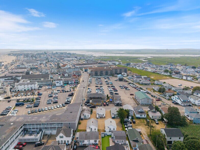 Building Photo - 2 Island Path