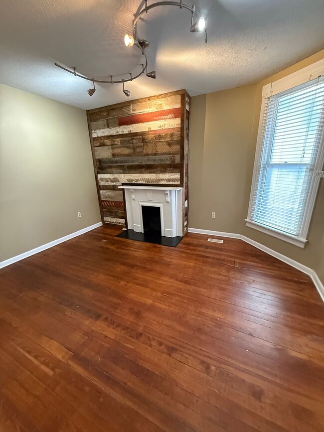 Building Photo - 711 W Maxwell St