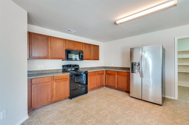 Building Photo - 8620 Star Thistle Dr