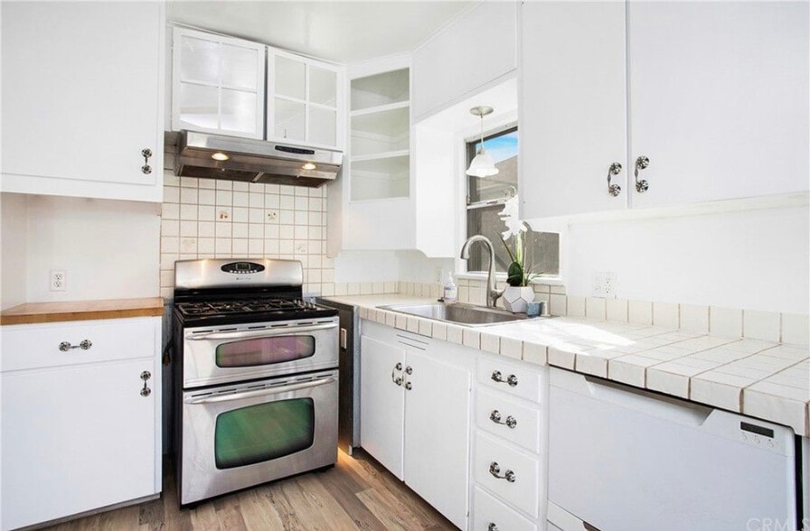 Stainless steel appliances - 2213 Arizona Ave