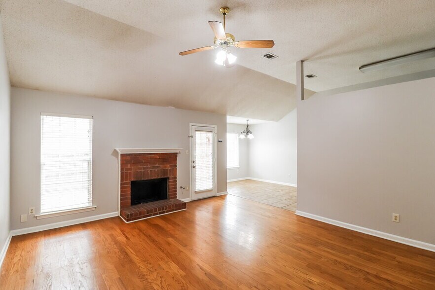 Building Photo - 9309 Garden Woods Cove