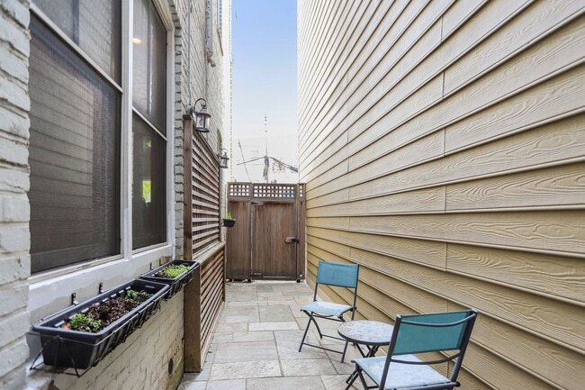 Building Photo - Live Bright in Shaw: Your Perfect One-Bedroom Awaits