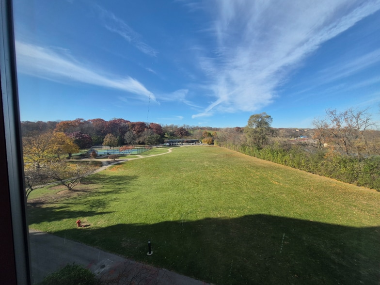 Building Photo - 5885 Forest View Rd